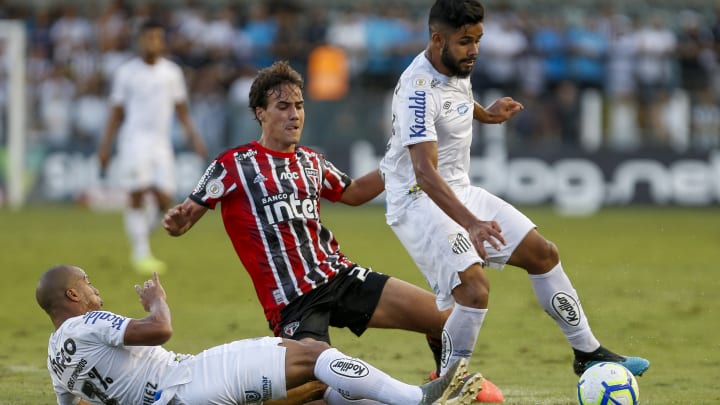 Dia de San-São no Campeonato Brasileiro. É Santos x São Paulo. Dia de San-São no Campeonato Brasileiro. É Santos x São Paulo.
